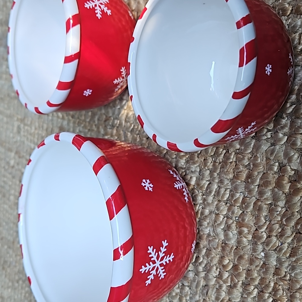 J) Christmas mixing bowls